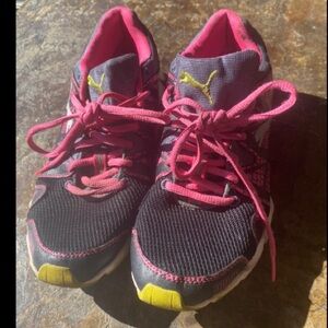 EUC Puma Women’s Gray Pink Size 8 Athletic Running Shoes Sneakers training